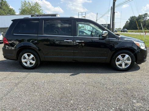 Used 2013 Volkswagen Routan SEL Premium FWD image 5