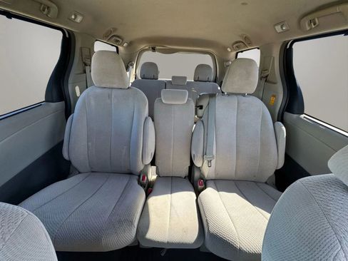 Used 2013 Toyota Sienna LE image 12
