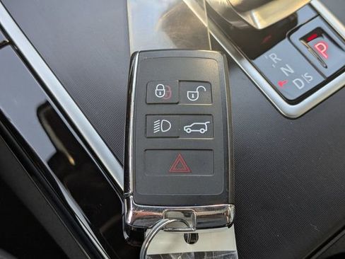 Used 2026 Land Rover Range Rover Velar Dynamic SE image 28