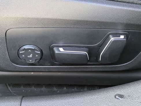 Used 2024 BMW 330i Sedan w/ Convenience Package RWD image 18