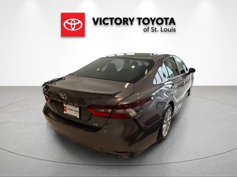 Used 2023 Toyota Camry SE FWD image 3
