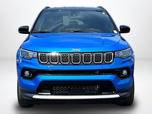 Used 2023 Jeep Compass Limited AWD/4WD image 2