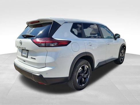 Used 2024 Nissan Rogue SV AWD/4WD image 8