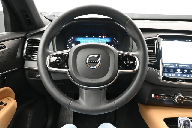 Used 2023 Volvo XC90 B6 Ultimate w/ Protection Package Premier AWD/4WD image 24