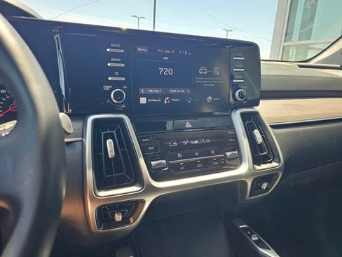 Used 2021 Kia Sorento EX w/ Panoramic Sunroof Package AWD/4WD image 19