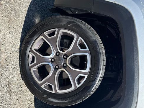 Used 2018 Jeep Renegade Limited w/ UConnect 8.4 Nav Group image 25