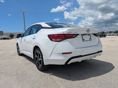 Used 2024 Nissan Sentra SV FWD image 6