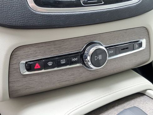 Used 2024 Volvo XC90 B6 Plus image 25