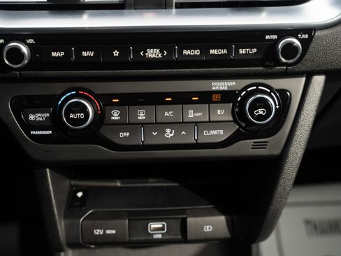 Used 2022 Kia Niro EX image 36