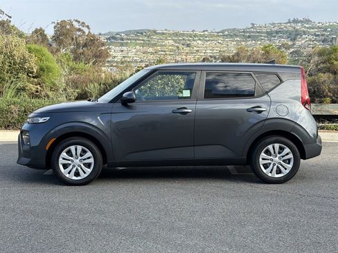 Used 2021 Kia Soul LX FWD image 3