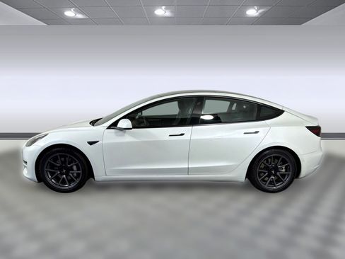Used 2021 Tesla Model 3 Standard Range Plus image 2