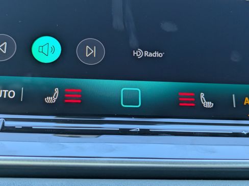 Certified 2025 Volkswagen Tiguan SE FWD image 22