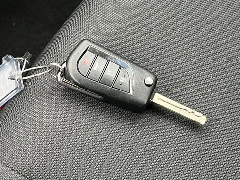 Used 2025 Toyota Corolla LE image 21