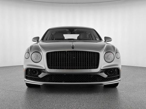 Used 2023 Bentley Flying Spur Azure image 9
