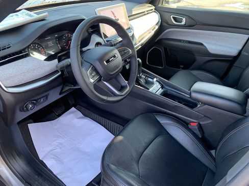 Used 2023 Jeep Compass Latitude AWD/4WD image 11