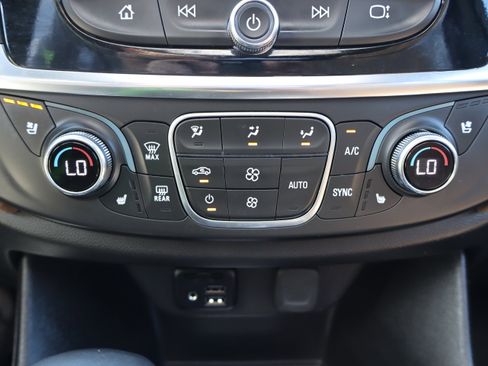 Used 2023 Chevrolet Traverse Premier AWD/4WD image 23
