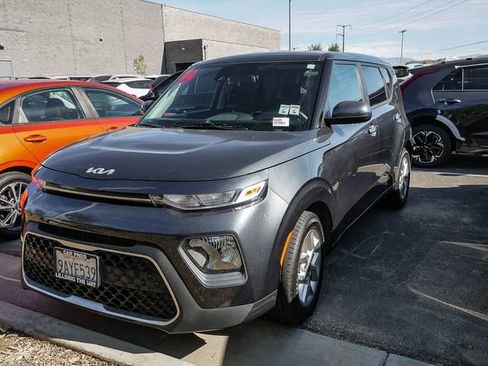 Certified 2022 Kia Soul LX w/ Technology Package image 4