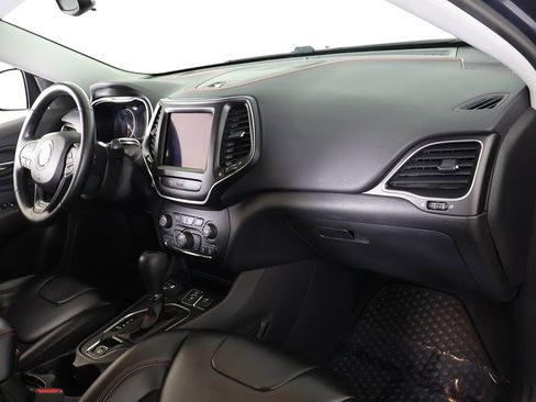 Used 2019 Jeep Cherokee Trailhawk w/ Cold Weather Group image 25