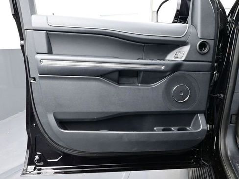 Used 2024 Ford Expedition Max XLT image 7