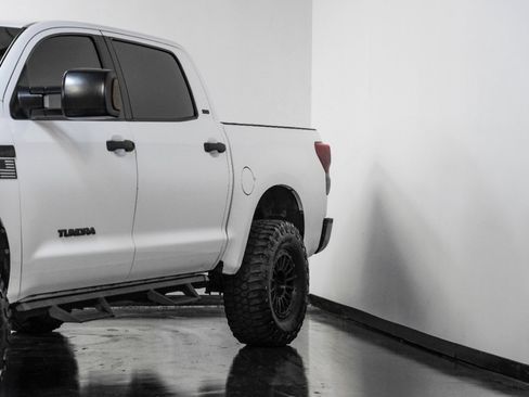 Used 2010 Toyota Tundra 4x4 CrewMax image 8