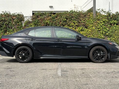 Used 2025 Toyota Camry SE FWD image 3