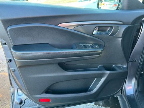 Used 2020 Honda Ridgeline Sport image 11