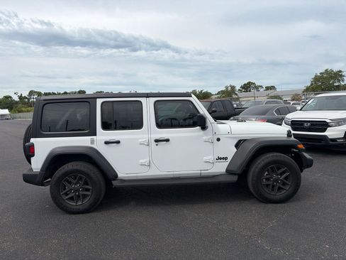 Used 2024 Jeep Wrangler Unlimited Sport AWD/4WD image 8
