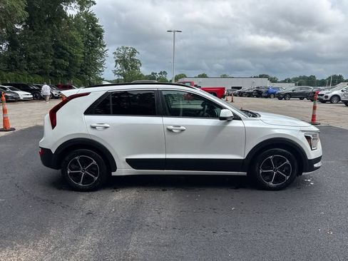 Certified 2024 Kia Niro LX FWD image 6
