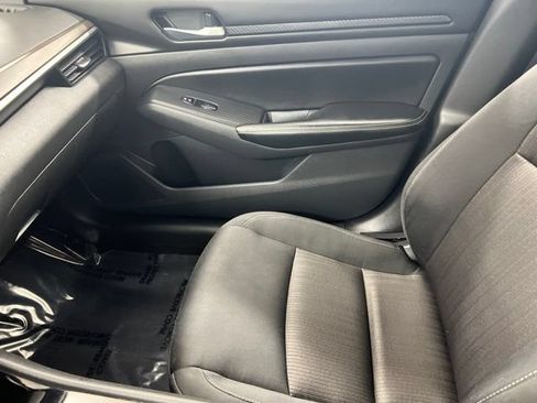 Used 2024 Nissan Altima 2.5 SV FWD image 16