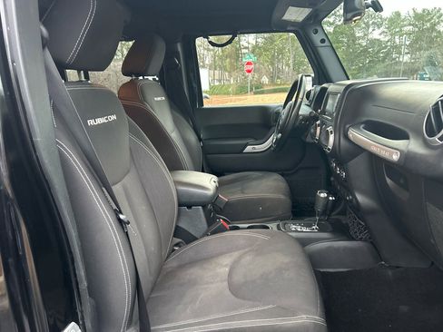 Used 2015 Jeep Wrangler Unlimited Rubicon w/ Connectivity Group image 22