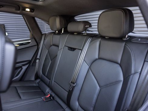 Certified 2023 Porsche Macan S AWD/4WD image 16