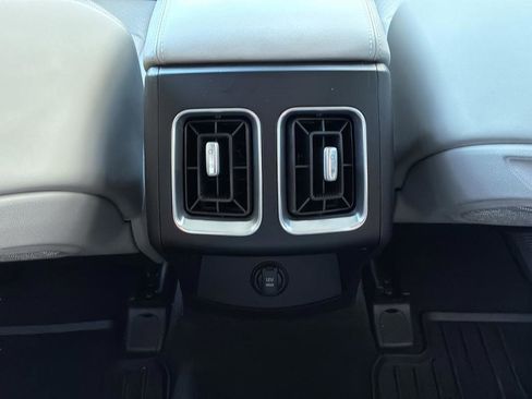 Certified 2025 Kia Sorento S w/ Panoramic Sunroof Package FWD image 17