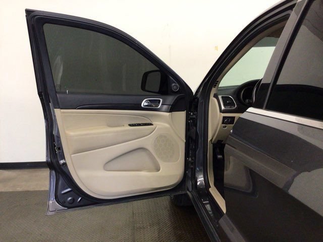 Used 2019 Jeep Grand Cherokee Laredo AWD/4WD image 15