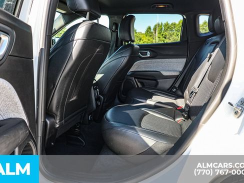 Used 2025 Jeep Compass Latitude AWD/4WD image 19