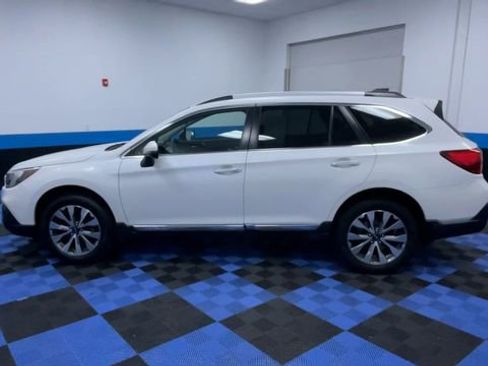 Used 2019 Subaru Outback 3.6R Touring AWD/4WD image 5