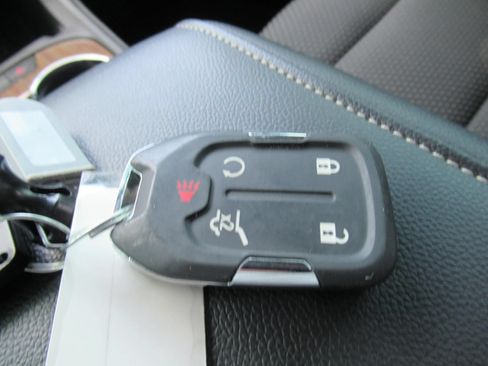Used 2023 GMC Acadia SLE w/ Driver Convenience Package FWD image 30