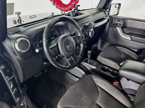 Used 2015 Jeep Wrangler Unlimited Sahara w/ Max Tow Package AWD/4WD image 13