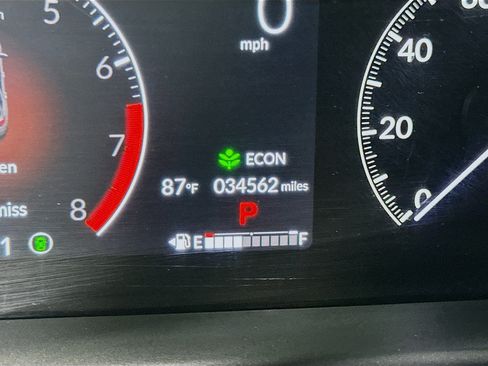 Used 2023 Honda Pilot LX image 8