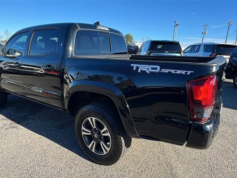 Used 2019 Toyota Tacoma TRD Sport image 6