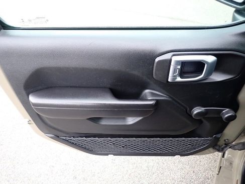 Used 2020 Jeep Gladiator Sport image 18