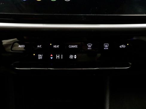 Used 2022 Chevrolet Bolt EUV LT image 29