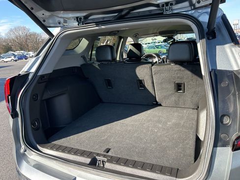 Used 2024 GMC Terrain SLT image 13