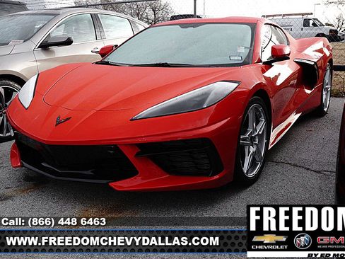 Used 2022 Chevrolet Corvette Stingray Preferred Cpe w/ 2LT image 3