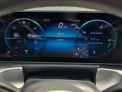 Used 2023 Mercedes-Benz GLB 250 4MATIC image 31