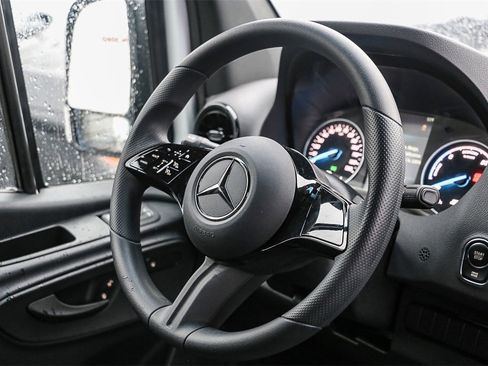 Used 2024 Mercedes-Benz eSprinter 170 Cargo image 14