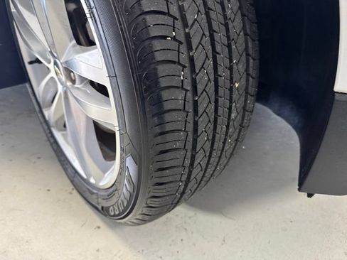 Used 2019 Chevrolet Equinox Premier w/ LPO, Cargo Package FWD image 30