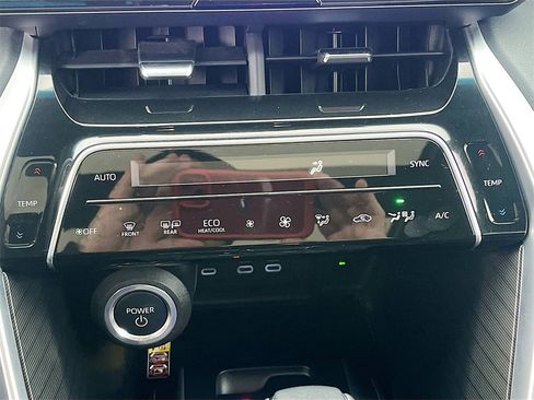 Used 2024 Toyota Venza Limited image 16