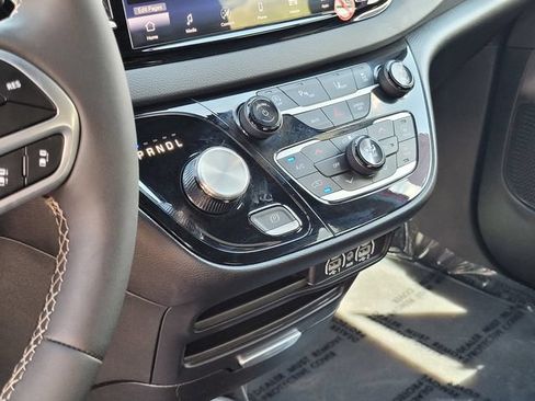 Used 2025 Chrysler Pacifica Select FWD image 15