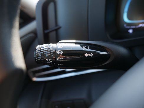 Certified 2025 Hyundai Elantra SE FWD image 31