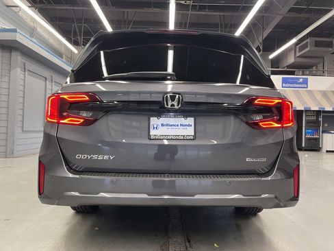 Used 2025 Honda Odyssey Touring image 6